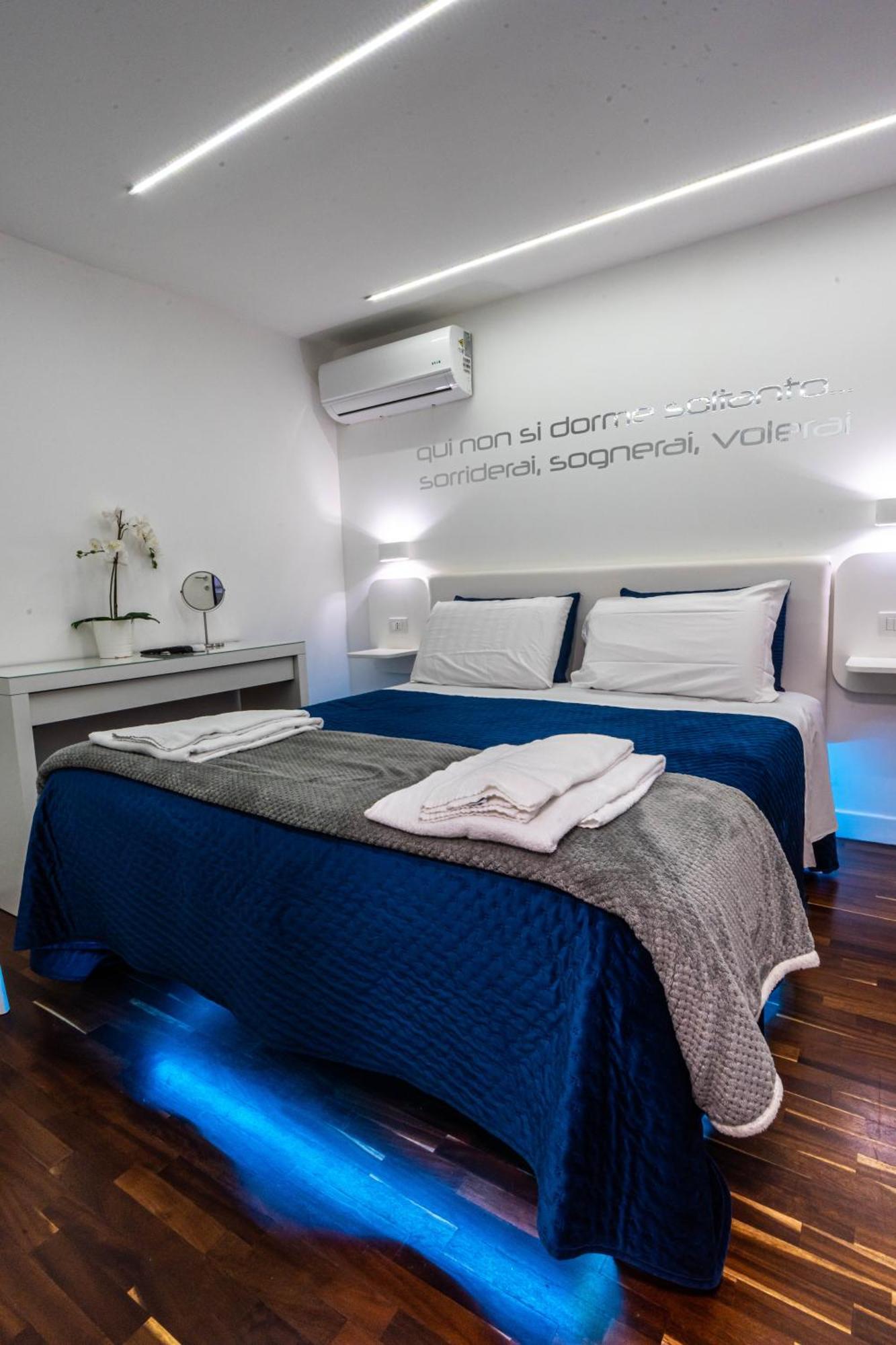 Skyhouse Duomo Bed & Breakfast Napoli Ngoại thất bức ảnh